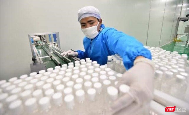 Mỗi ngày, nhà máy sản xuất sản phẩm của CVI Pharma cho "ra lò" khoảng 2.000 chai gel rửa tay khô DryAnti-V.