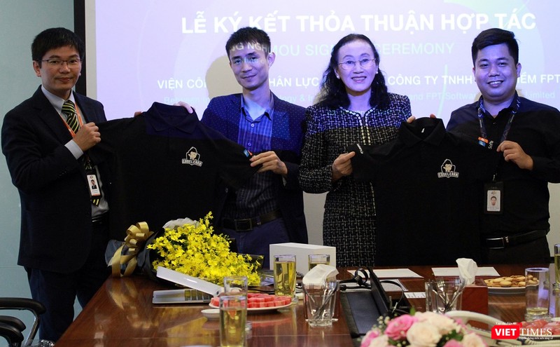 Hình ảnh tại Lễ kí kết thỏa thuận hợp tác giữa ITIM và FPT Software. Hình ảnh tại Lễ kí kết thỏa thuận hợp tác giữa ITIM và FPT Software.