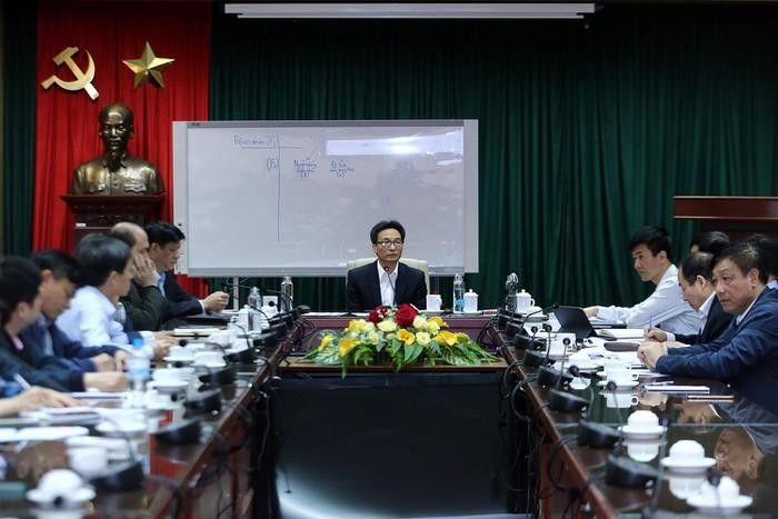 Phó Thủ tướng Vũ Đức Đam, Trưởng Ban Chỉ đạo Quốc gia phòng chống bệnh viêm đường hô hấp cấp do chủng mới của virus Corona chủ trì cuộc họp. Ảnh: VGP Phó Thủ tướng Vũ Đức Đam, Trưởng Ban Chỉ đạo Quốc gia phòng chống bệnh viêm đường hô hấp cấp do chủng mới của virus Corona chủ trì cuộc họp. Ảnh: VGP