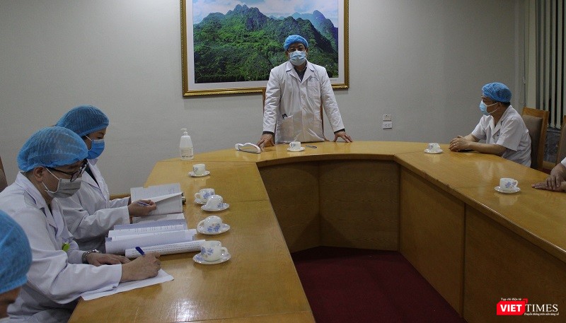 PGS.TS Lương Ngọc Khuê làm việc về công tác, phòng, chống dịch COVID-19 tại BV Hữu Nghị. Ảnh: Hảo Lê. PGS.TS Lương Ngọc Khuê làm việc về công tác, phòng, chống dịch COVID-19 tại BV Hữu Nghị. Ảnh: Hảo Lê.