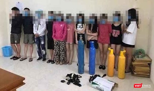 Quán karaoke ở Hà Nội vẫn hoạt động bất chấp lệnh cấm tụ tập ảnh 1