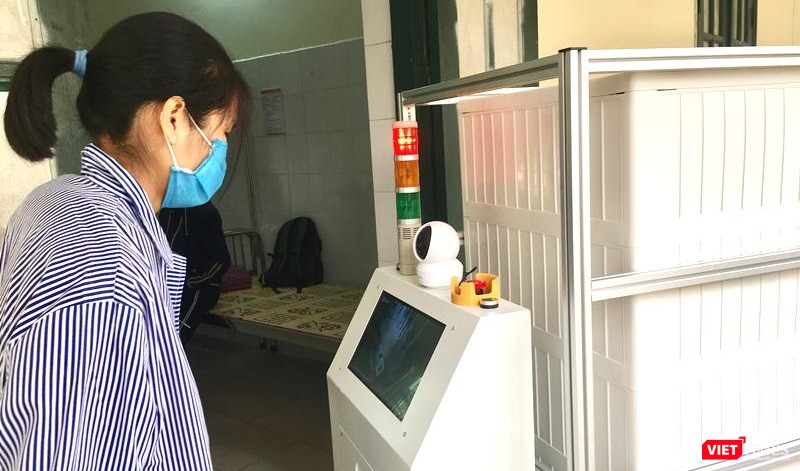 Vibot hỗ trợ nhân viên y tế giao tiếp trực tiếp với các bệnh nhân hiệu quả. Vibot hỗ trợ nhân viên y tế giao tiếp trực tiếp với các bệnh nhân hiệu quả.