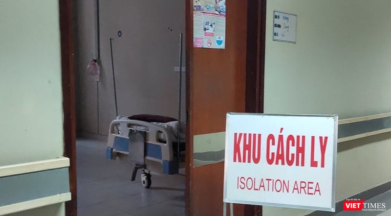 Ngay trong tối 9/4, CDC Hà Nội đã tiến hành lấy mẫu xét nghiệm SARS-CoV-2 cho các trường hợp F1 liên quan ca bệnh 254. 