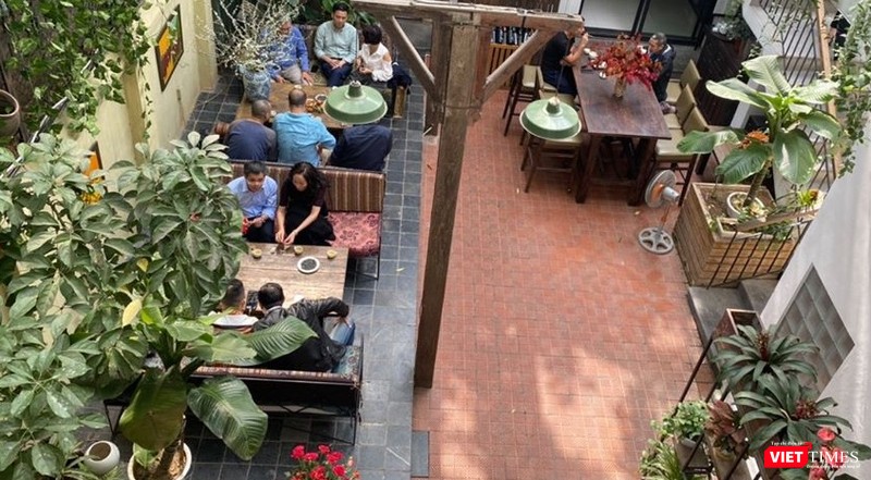 Bất chấp vắng khách, nhiều nhà hàng đã khởi động lại hoạt động kinh doanh sau đợt đóng cửa vì cách ly xã hội.