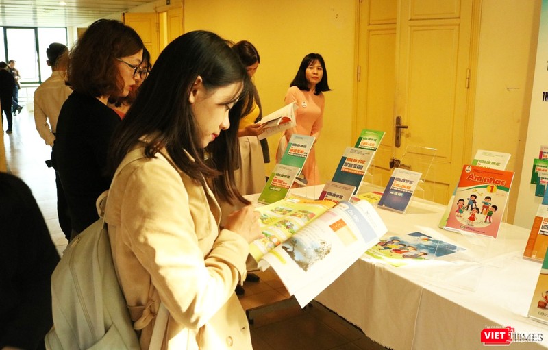 Bộ GD&ĐT chi 400 tỷ đồng vốn vay Ngân hàng Thế giới để làm bộ SGK mới?