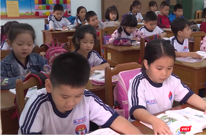 Hiện vẫn còn nhiều lo lắng, băn khoăn về tính ổn định trong lựa chọn, sử dụng các bộ SGK. Ảnh minh họa.