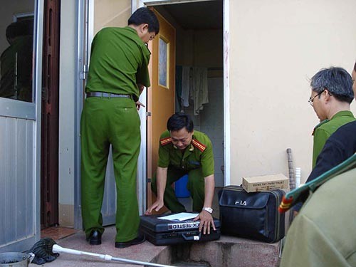 Cơ quan công an khám nghiệm hiện trường vụ án Hồ Duy Hải sát hại 2 nhân viên bưu điện Ảnh: nguoilaodong