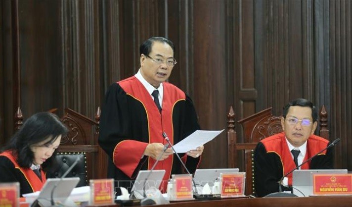 Thẩm phán Bùi Ngọc Hòa đã trình bày tờ trình về vụ án.