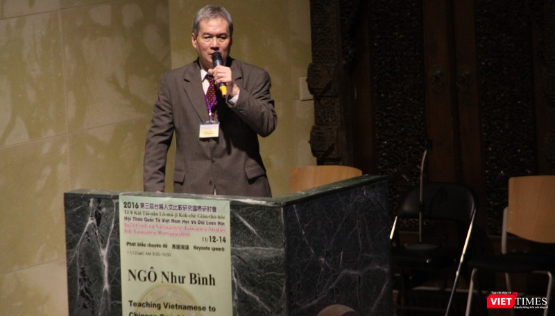TS Ngô Như Bình với vai trò là diễn giả chính tại cuộc Hội thảo quốc tế về Việt Nam học và Đài Loan học tổ chức tại Đại học Thành Công ở Đài Loan tháng 11/2016. (Ảnh: NVCC)