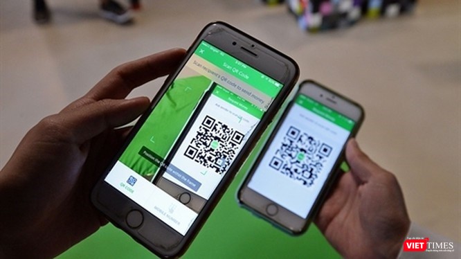 Theo quy định của Ngân hàng Nhà nước, những tài khoản ví điện tử chưa được xác thực sẽ bị tạm khóa và người dùng chỉ có thể giao dịch trở lại sau khi hoàn thành xác thực. Ảnh minh họa: Grab.