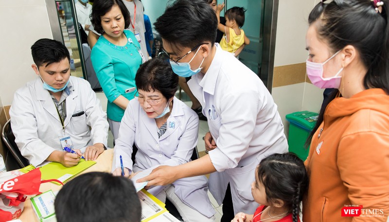 Dùng kỹ thuật cao nối mảng da đầu tróc lộ sọ cho bé gái bị cuốn tóc vào dây curoa ảnh 5 120 em nghèo bị dị tật hàm mặt được người dùng ví điện tử tài trợ phẫu thuật