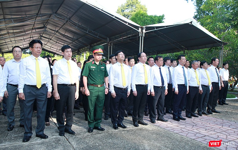 Các đại biểu tưởng niệm, tri ân các anh hùng, liệt sỹ ngành TT&TT