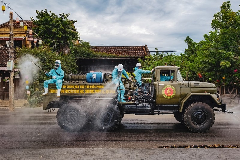 Phun thuốc khử trùng tại phố Hội Phun thuốc khử trùng tại phố Hội