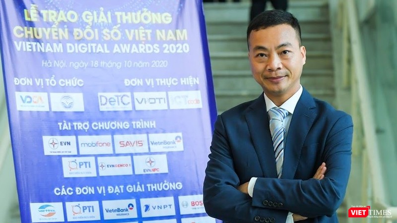 Ông Nguyễn Ngọc Hân, Tổng Giám đốc Thudo Multimedia, trao đổi bên lề lễ trao giải thưởng Chuyển đổi số Việt Nam.