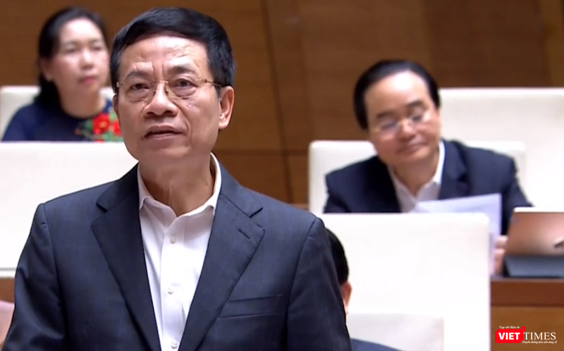 Bộ trưởng Nguyễn Mạnh Hùng cho biết sắp tới sẽ có smartphone Make in Vietnam giá chỉ 600.000-700.000 đồng/chiếc để hỗ trợ bà con. Bộ trưởng Nguyễn Mạnh Hùng cho biết sắp tới sẽ có smartphone Make in Vietnam giá chỉ 600.000-700.000 đồng/chiếc để hỗ trợ bà con.