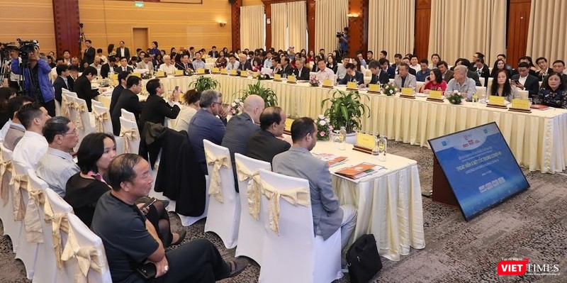 Toàn cảnh diễn đàn.