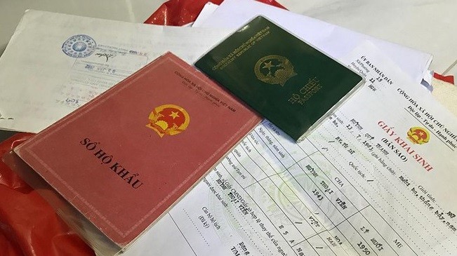 Người dân được tiếp tục sử dụng sổ hộ khẩu, sổ tạm trú đã được cấp cho đến hết ngày 31/12/2022. Ảnh: VGP.