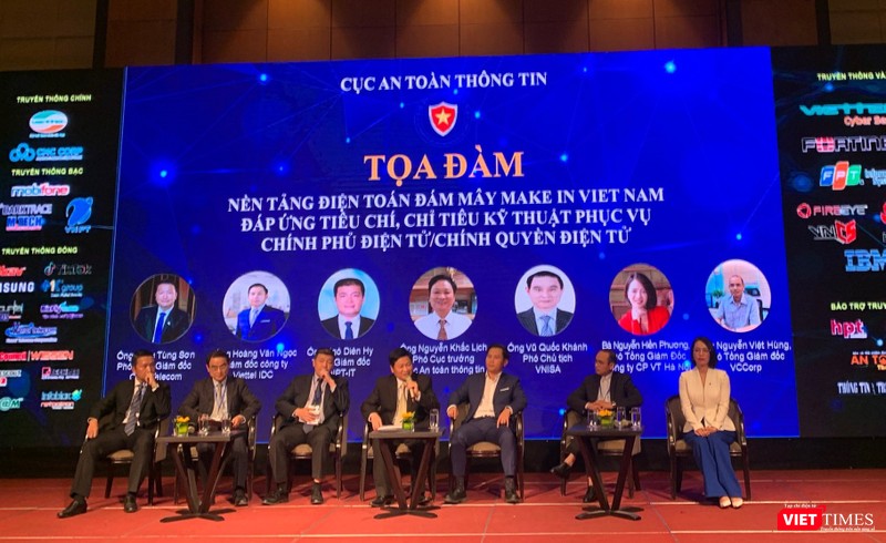 Bà Nguyễn Hiền Phương (ngoài cùng, bên phải) trao đổi cùng các khách mời tham dự phần toạ đàm. Bà Nguyễn Hiền Phương (ngoài cùng, bên phải) trao đổi cùng các khách mời tham dự phần toạ đàm.