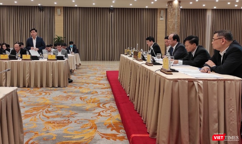 Nội dung trả lời của Thứ trưởng Nguyễn Ngọc Đông thu hút sự quan tâm của đoàn chủ toạ và đông đảo phóng viên.