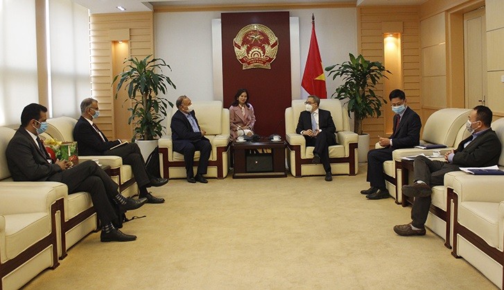 Thứ trưởng Bộ TT&amp;TT Phan Tâm tiếp ông Sanjay Gupta, Phó Chủ tịch tập đoàn HCL Technologies (Hindustan Computers Limited - Ấn Độ).