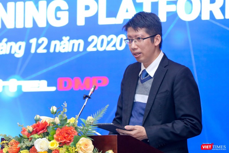 Ông Đặng Đức Thảo - Phó Giám đốc Trung tâm không gian mạng Viettel giới thiệu về nền tảng khai phá dữ liệu đầu tiên của người Việt.