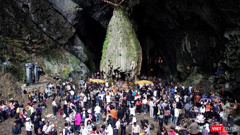 100% du khách, người phục vụ trong di tích phải đeo khẩu trang, rửa tay sát khuẩn và được cung cấp khẩu trang miễn phí nếu bị thất lạc khẩu trang.