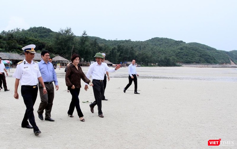 Một chuyến đi thực tế Quảng Ninh của bà Nguyễn Thị Kim Ngân - Phó Chủ tịch Quốc hội thời bấy giờ với Bí thư Tỉnh ủy Phạm Minh Chính.