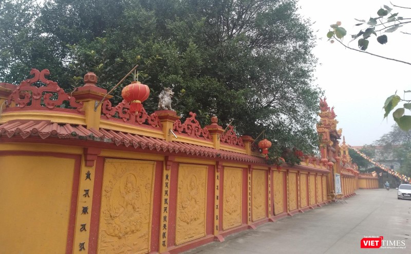 Chùa Khúc Thủy, từng có tên là chùa Thắng Nghiêm đời Lý, chùa Trì Long đời Trần nơi lưu những câu chuyện đẹp về Đức vua Đinh Tiên Hoàng và Đức vua Lý Công Uẩn. Nơi đây còn lưu kỉ niệm thời thơ ấu của Đức Thánh Trần Hưng Đạo.