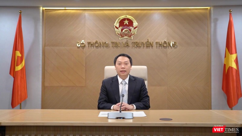 Thứ trưởng Bộ Thông tin và Truyền thông Nguyễn Huy Dũng trao đổi tại hội thảo trực tuyến về An toàn không gian mạng 2021.