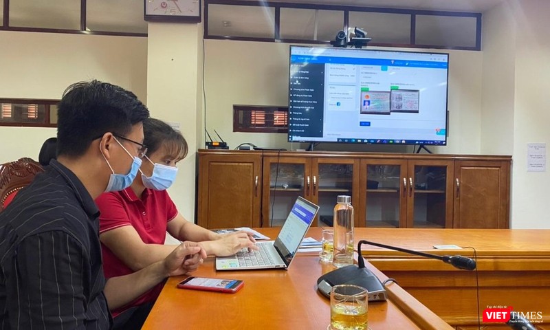 Đại diện Viettel Post cho biết luôn sẵn sàng hỗ trợ, hướng dẫn bà con tiếp cận TMĐT một cách chuyên nghiệp và bài bản.