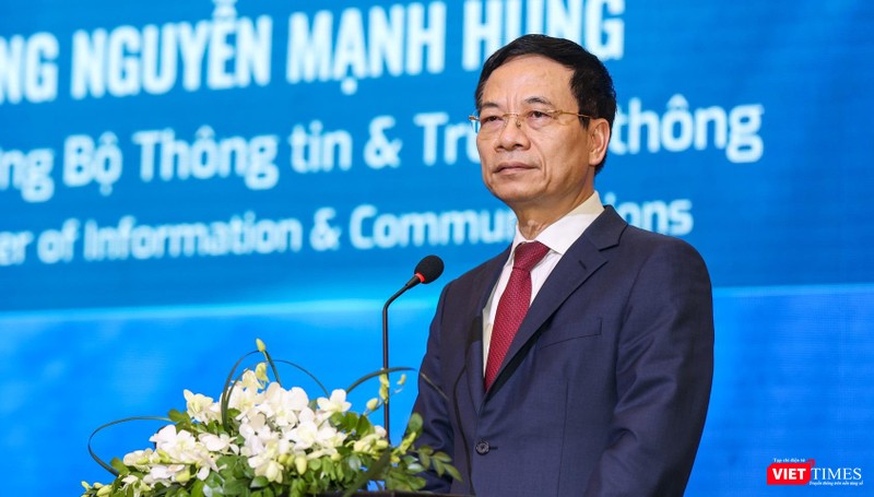 Bộ trưởng Nguyễn Mạnh Hùng cho rằng người Việt Nam có cảm thấy an toàn khi chuyển đổi số hay không là phụ thuộc vào các nền tảng số Việt Nam có độ an toàn cao, phụ thuộc vào sự bảo vệ của các doanh nghiệp ATTT Việt Nam.