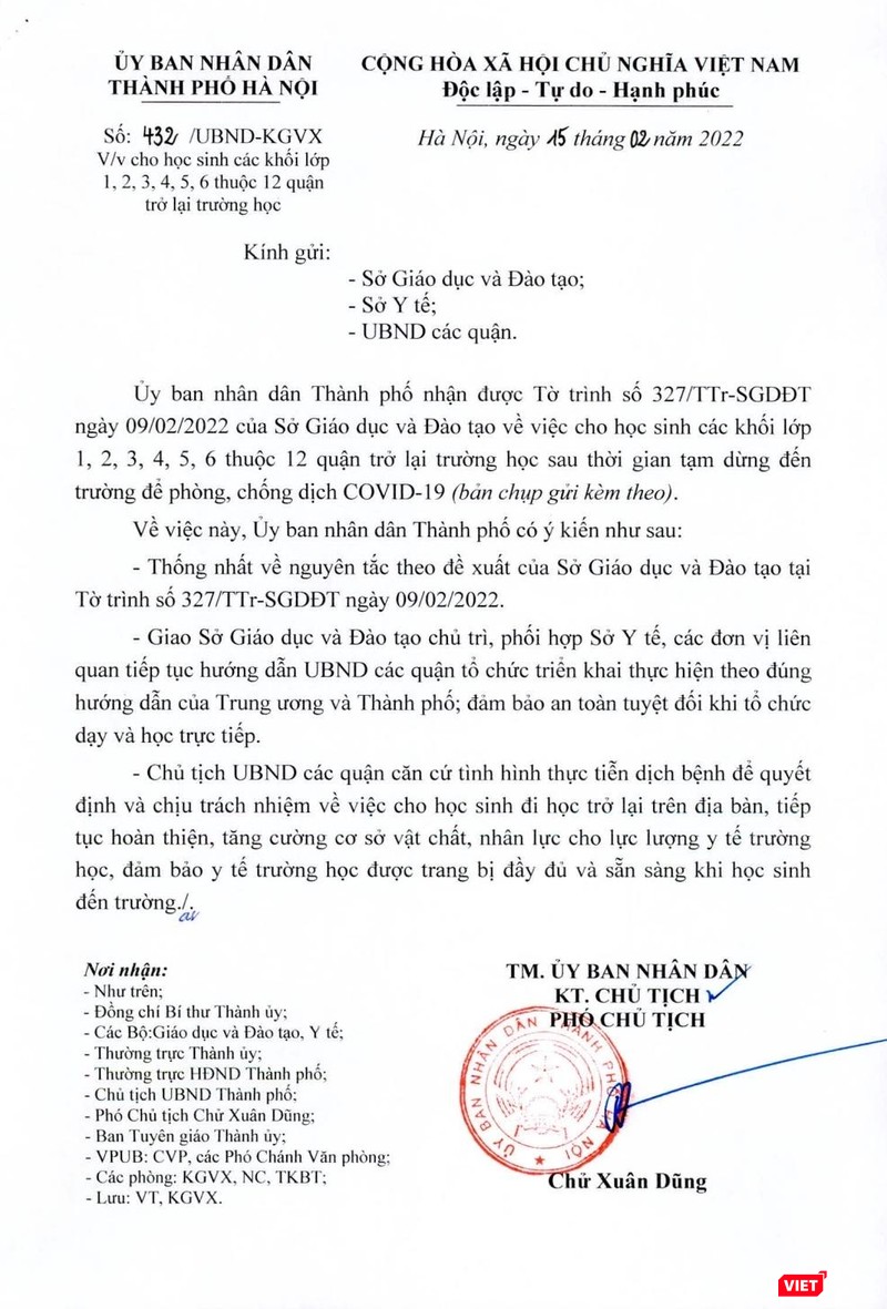 Phó Chủ UBND TP. Hà Nội Chử Xuân Dũng ký văn bản đồng ý đề xuất của Sở GDĐT Hà Nội cho học sinh từ lớp 1 đến lớp 6 ở 12 quận nội thành đến trường học trực tiếp từ 21/2.