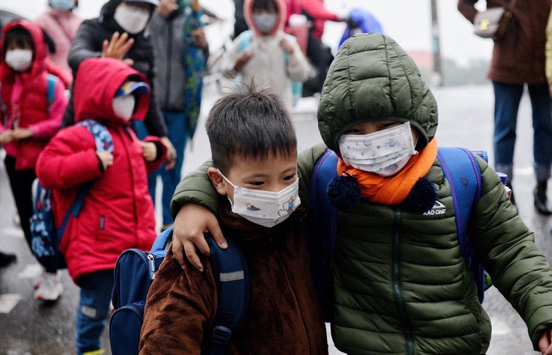 Nhiều địa phương đã cho học sinh học trực tuyến để đảm bảo an toàn. Nhiều địa phương đã cho học sinh học trực tuyến để đảm bảo an toàn.