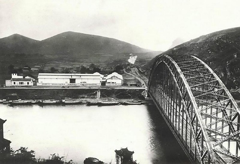 Có người tiếc: "Giá chiếc cầu trong chiến tranh còn đến hôm nay, có thể coi đó là một di tích lịch sử được Nhà nước xếp hạng".