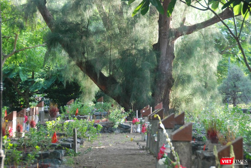 Trong số bạt ngàn hơn 20 ngàn ngôi mộ liệt sĩ ở nghĩa trang Hàng Dương, chỉ có 1.283 ngôi có bia mộ.