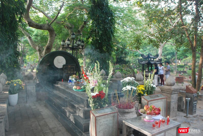 Khói hương không bao giờ tắt trên mộ cô Sáu