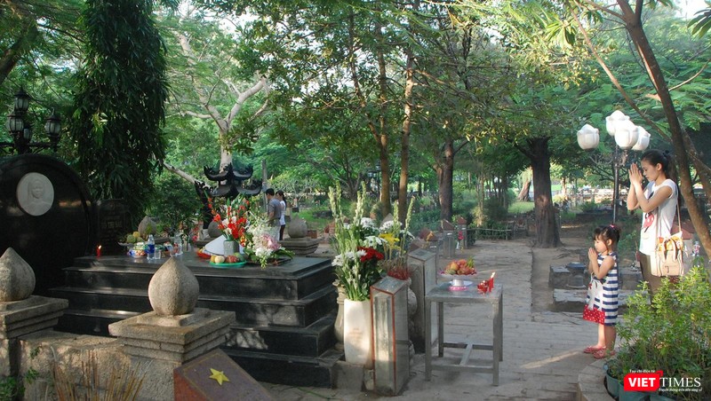 Những câu chuyện linh thiêng, bí ẩn, nhưng ẩn chứa một sự ngưỡng mộ, tôn thờ đối với những người anh hùng vì dân, vì nước đã được bất tử hóa như một vị thần.