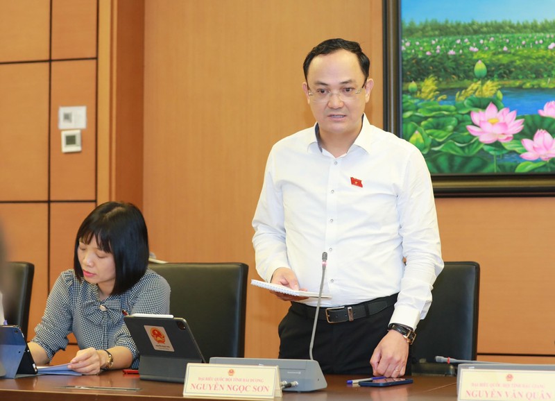 Đại biểu Nguyễn Ngọc Sơn – Đoàn ĐBQH tỉnh Hải Dương - đóng góp ý kiến tại phiên thảo luận. Đại biểu Nguyễn Ngọc Sơn – Đoàn ĐBQH tỉnh Hải Dương - đóng góp ý kiến tại phiên thảo luận.