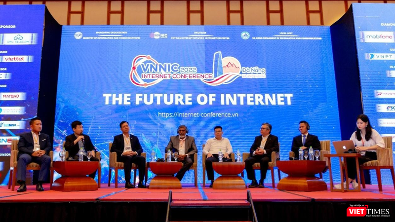 Tọa đàm với chủ đề “Tương lai của Internet” tại sự kiện VNNIC Internet Conference 2022.