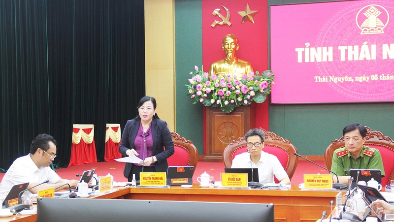 Bí thư Tỉnh ủy Nguyễn Thanh Hải trao đổi tại buổi làm việc. Bí thư Tỉnh ủy Nguyễn Thanh Hải trao đổi tại buổi làm việc.