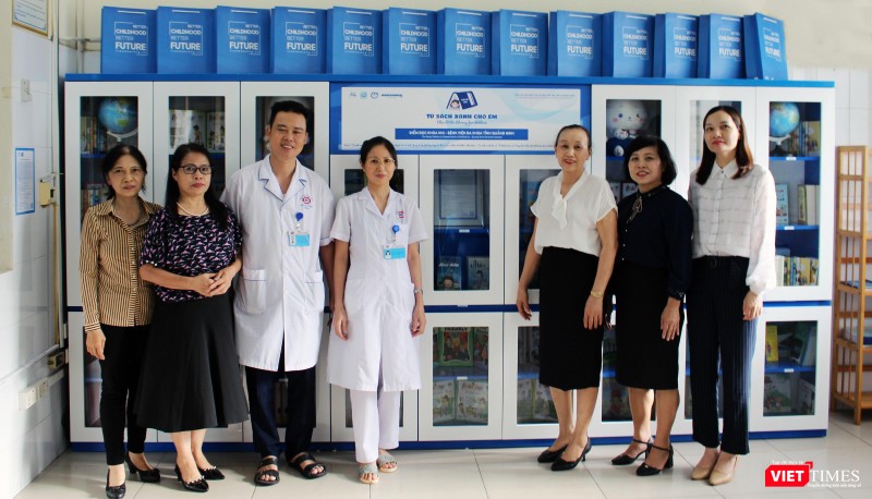 Liên Chi hội Bảo vệ Quyền trẻ em Quảng Ninh bàn giao “Tủ sách xanh cho em” tại Khoa Nhi - Bệnh viện Đa khoa tỉnh Quảng Ninh. Liên Chi hội Bảo vệ Quyền trẻ em Quảng Ninh bàn giao “Tủ sách xanh cho em” tại Khoa Nhi - Bệnh viện Đa khoa tỉnh Quảng Ninh.