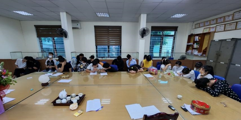 Các đối tượng tại cơ quan Công an.