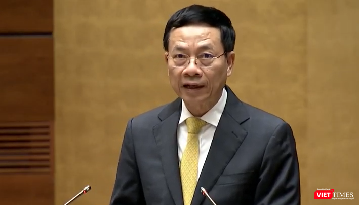 Bộ trưởng Nguyễn Mạnh Hùng cho rằng việc sửa luật sẽ giải quyết việc thiếu quy định về việc chuyển đổi từ văn bản giấy sang bản điện tử và ngược lại. Bộ trưởng Nguyễn Mạnh Hùng cho rằng việc sửa luật sẽ giải quyết việc thiếu quy định về việc chuyển đổi từ văn bản giấy sang bản điện tử và ngược lại.