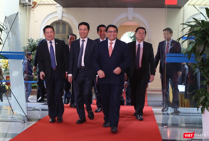 Thủ tướng Chính phủ Phạm Minh Chính dự Hội nghị tổng kết công tác năm 2022, triển khai nhiệm vụ năm 2023 và lễ đón nhận Huân chương Lao động hạng Nhất của Bộ Thông tin và Truyền thông. Cùng dự có ông Nguyễn Trọng Nghĩa - Bí thư Trung ương Đảng, Trưởng Ban Tuyên giáo Trung ương và đại diện các ban, bộ, ngành, địa phương.