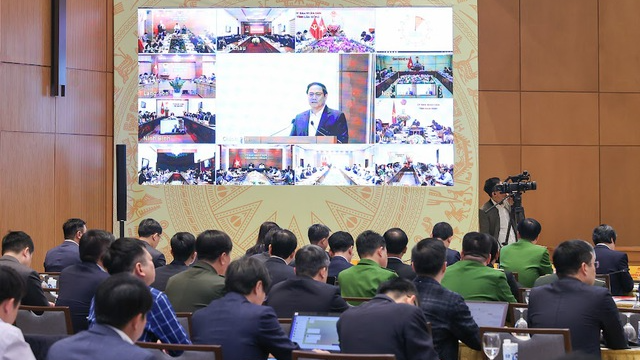 Hội nghị được tổ chức trực tiếp kết hợp trực tuyến tại đầu cầu Trụ sở Chính phủ và trụ sở UBND các tỉnh, thành phố trực thuộc Trung ương. Hội nghị được tổ chức trực tiếp kết hợp trực tuyến tại đầu cầu Trụ sở Chính phủ và trụ sở UBND các tỉnh, thành phố trực thuộc Trung ương.