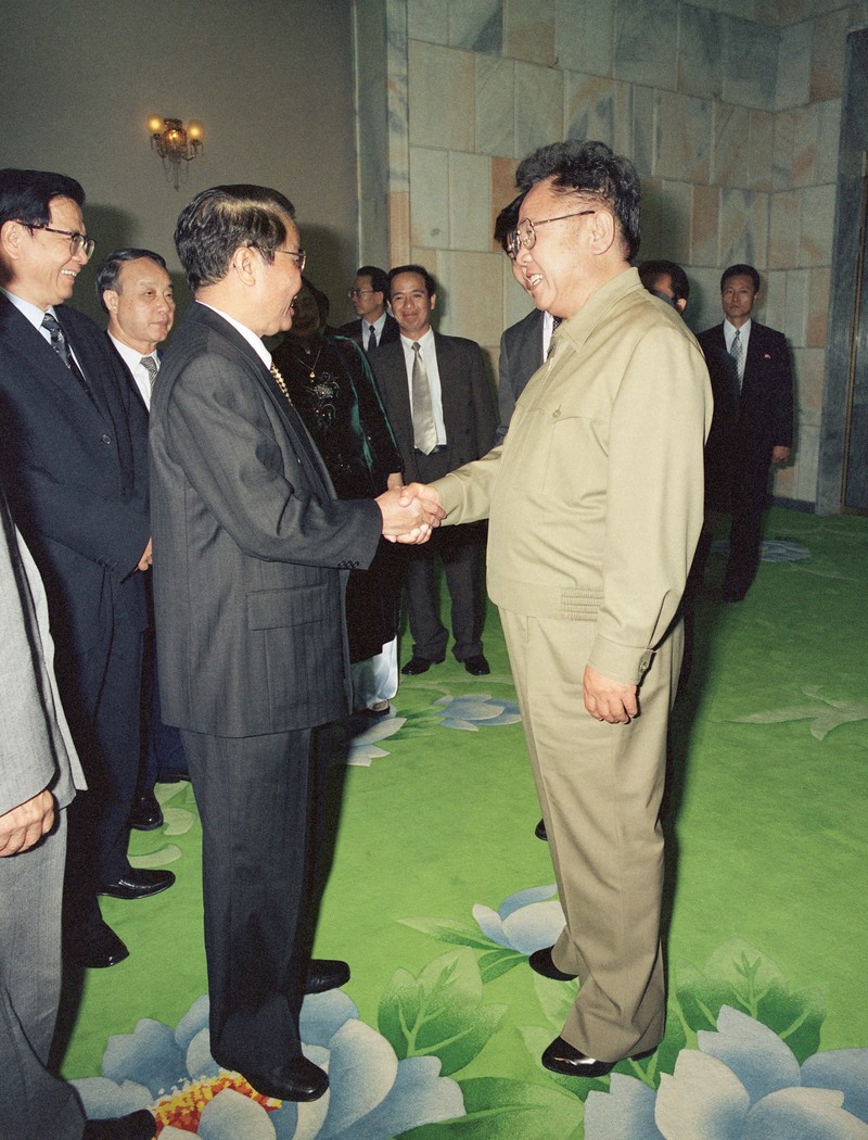 Nhà Lãnh đạo Kim Jong-il gặp nguyên Chủ tịch Trần Đức Lương tháng 5/2002