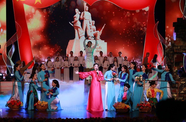 Nhiều tiết mục nghệ thuật được dàn dựng đặc sắc và mang thông điệp ý nghĩa. Ảnh: VGP. Nhiều tiết mục nghệ thuật được dàn dựng đặc sắc và mang thông điệp ý nghĩa. Ảnh: VGP.
