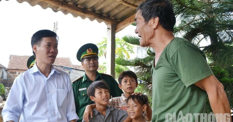 Ông Võ Văn Thưởng gặp gỡ người dân Quảng Ngãi để lắng nghe tâm tư, nguyện vọng của họ Ông Võ Văn Thưởng gặp gỡ người dân Quảng Ngãi để lắng nghe tâm tư, nguyện vọng của họ