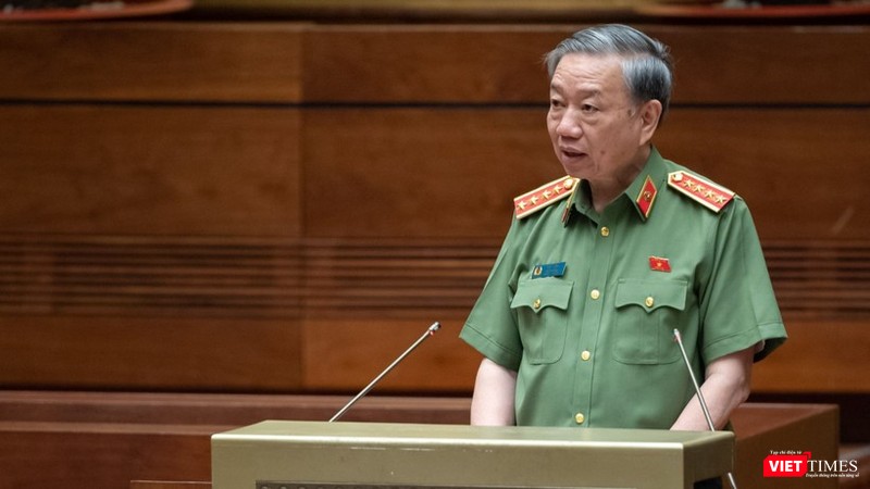 Bộ trưởng Bộ Công an Tô Lâm trao đổi về dự kiến điều chỉnh một số trường thông tin trên thẻ căn cước.