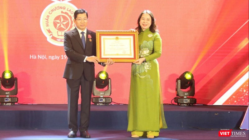 vt_nhan huan chuong.jpg